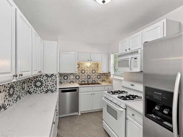 823  Collin Drive , Euless Texas 76039