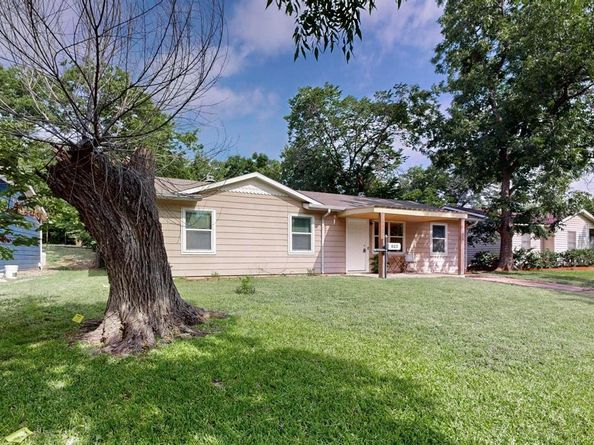 823  Collin Drive , Euless Texas 76039