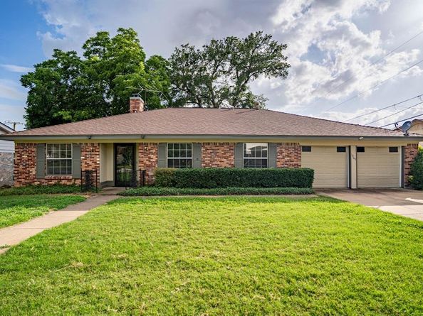 1905  Cimarron Trail , Hurst Texas 76054