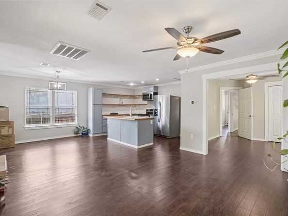 311  Guthrie Street , Dallas Texas 75224