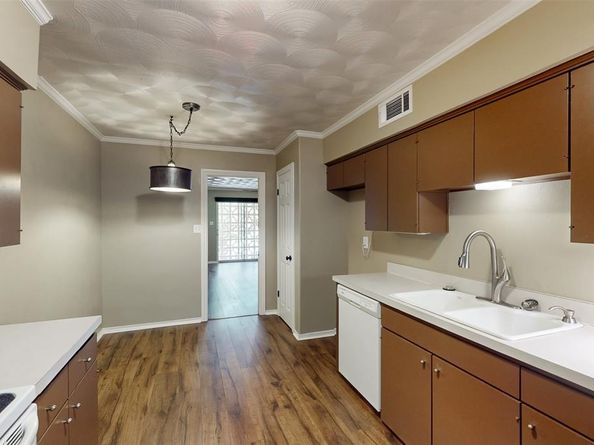 2301  Ridgmar Plaza  8, Fort Worth Texas 76116