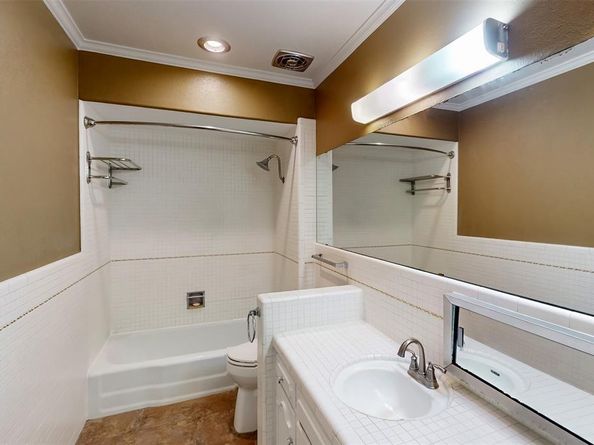 2301  Ridgmar Plaza  8, Fort Worth Texas 76116