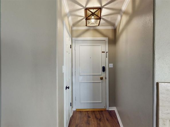 2301  Ridgmar Plaza  8, Fort Worth Texas 76116