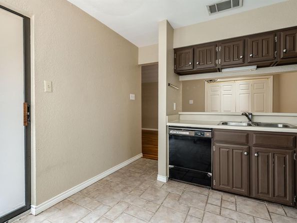 5200  Martel Avenue  37C, Dallas Texas 75206