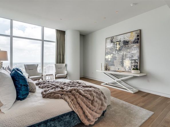 1918  Olive Street  3402, Dallas Texas 75201