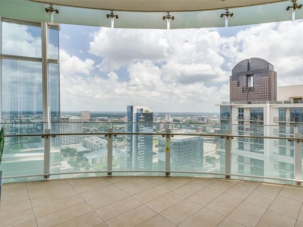 1918  Olive Street  3402, Dallas Texas 75201