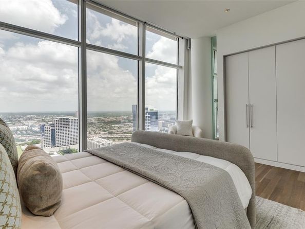 1918  Olive Street  3402, Dallas Texas 75201