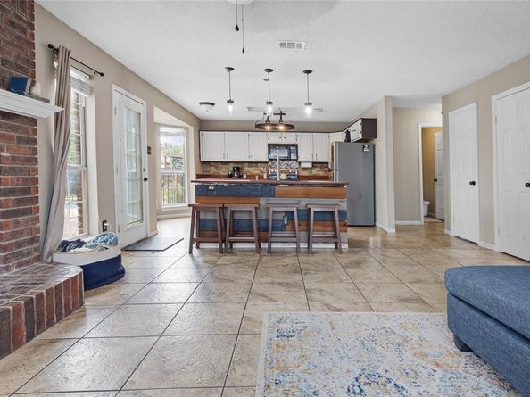 1520  Warwick Drive , Mansfield Texas 76063