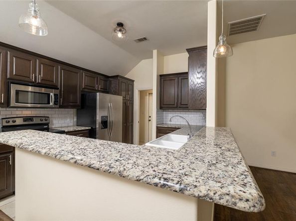 405  Kimbrough Road , Azle Texas 76020
