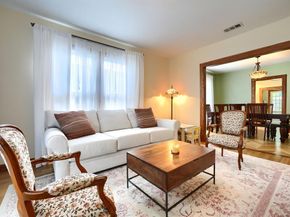 919 N Clinton Avenue , Dallas Texas 75208