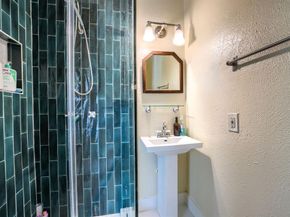 919 N Clinton Avenue , Dallas Texas 75208