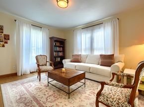 919 N Clinton Avenue , Dallas Texas 75208