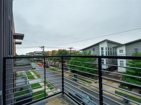 2450 N Garrett Avenue  14, Dallas Texas 75206