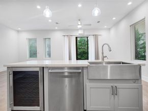 2450 N Garrett Avenue  14, Dallas Texas 75206