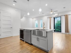 2450 N Garrett Avenue  14, Dallas Texas 75206