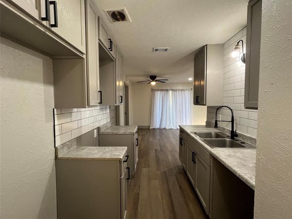 3982  Granite Hill Drive , Dallas Texas 75241