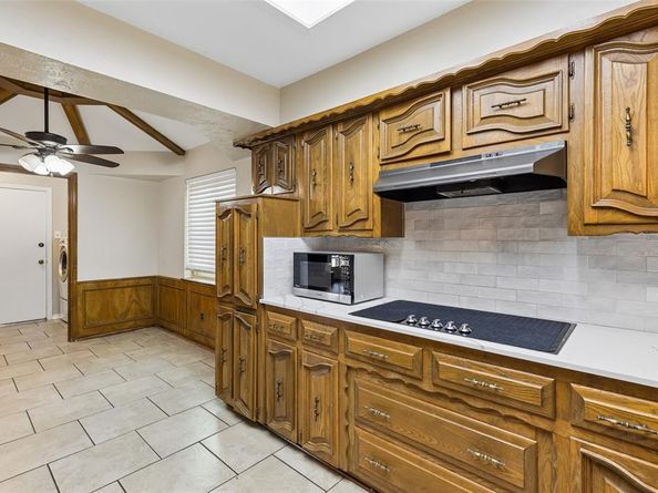 810  Meadowgate Drive , Garland Texas 75040