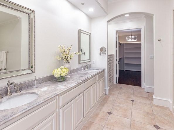 2224  Worthington Street , Dallas Texas 75204