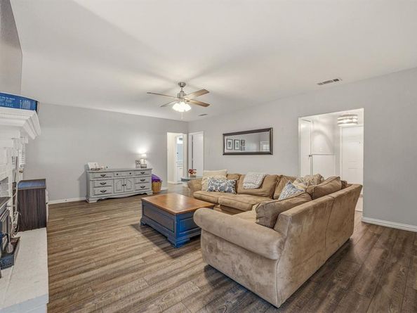 401  Meadow Ridge Drive , Cedar Hill Texas 75104