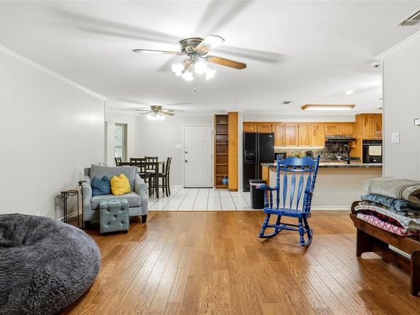 1004  Gladstone Avenue , Azle Texas 76020