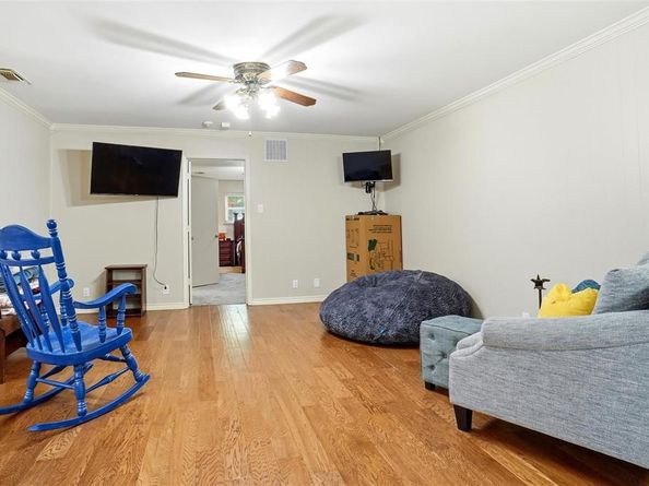 1004  Gladstone Avenue , Azle Texas 76020