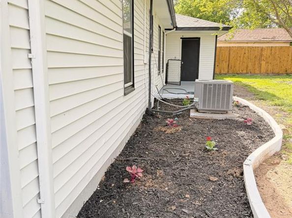 5713  Highland Avenue , Haltom City Texas 76117