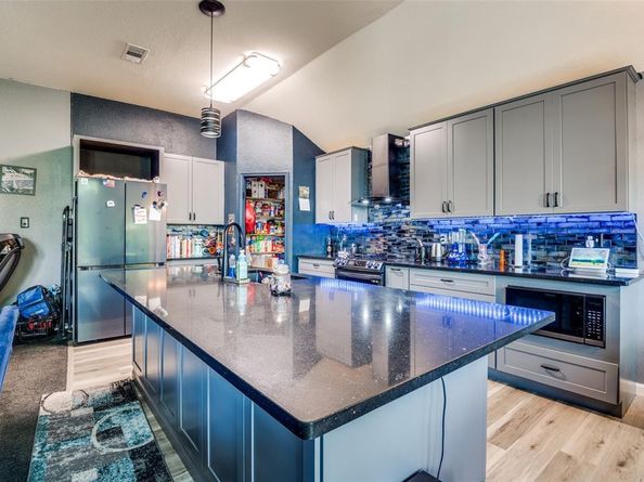 805 E Huitt Lane , Euless Texas 76040