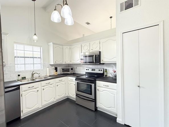 6828  Younger Drive , The Colony Texas 75056