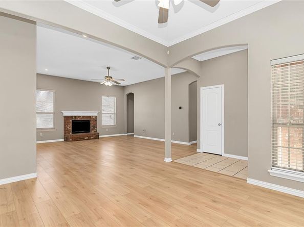 1517  White Willow Lane , Arlington Texas 76002
