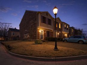 621  Carriagehouse Lane  9F, Garland Texas 75040