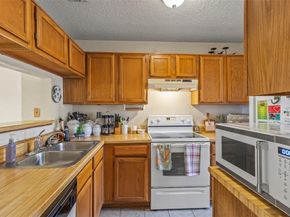 621  Carriagehouse Lane  9F, Garland Texas 75040