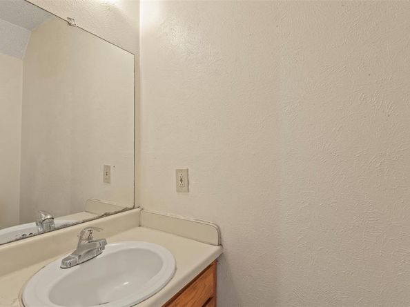 621  Carriagehouse Lane  9F, Garland Texas 75040