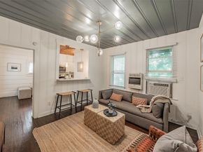 1409 W Allen Avenue , Fort Worth Texas 76110