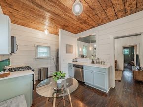 1409 W Allen Avenue , Fort Worth Texas 76110