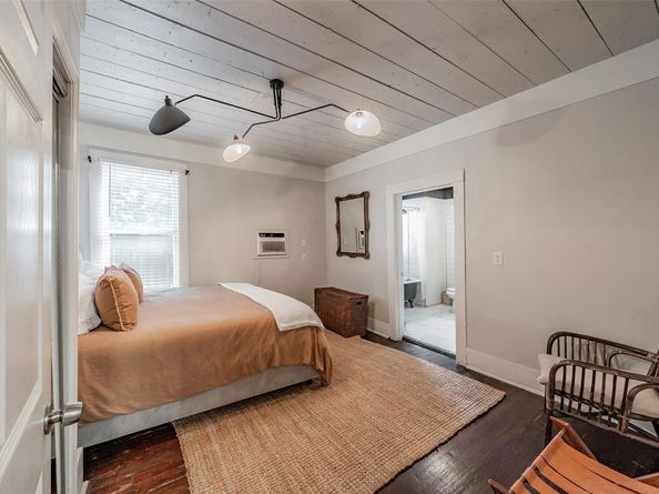 1409 W Allen Avenue , Fort Worth Texas 76110