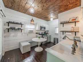 1409 W Allen Avenue , Fort Worth Texas 76110