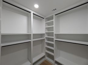 2404  56th Street , Dallas Texas 75241