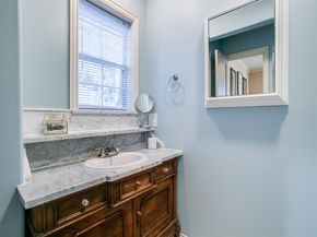 610 E Texas Street , Grapevine Texas 76051