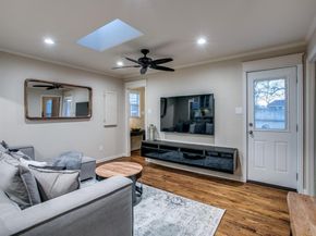 610 E Texas Street , Grapevine Texas 76051