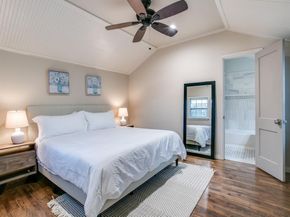 610 E Texas Street , Grapevine Texas 76051