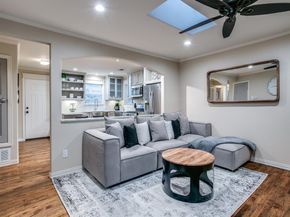 610 E Texas Street , Grapevine Texas 76051