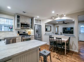 610 E Texas Street , Grapevine Texas 76051