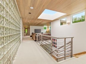 9  Hallshire Court , Dallas Texas 75225