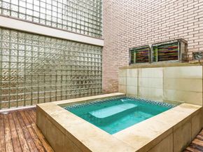 9  Hallshire Court , Dallas Texas 75225