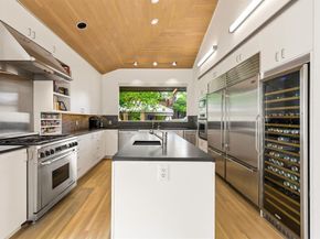 9  Hallshire Court , Dallas Texas 75225