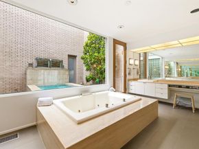 9  Hallshire Court , Dallas Texas 75225