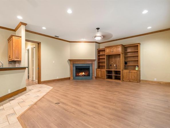 1219  Winding Brook Drive , Garland Texas 75044