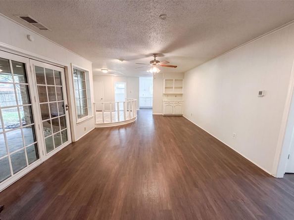 821  Glen Oaks Boulevard , Dallas Texas 75232