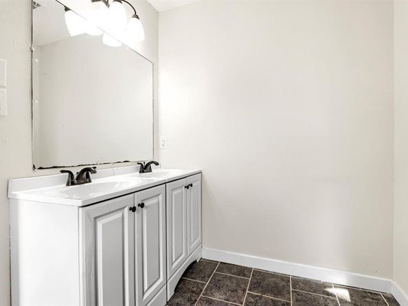 821  Oakwood Avenue , Hurst Texas 76053