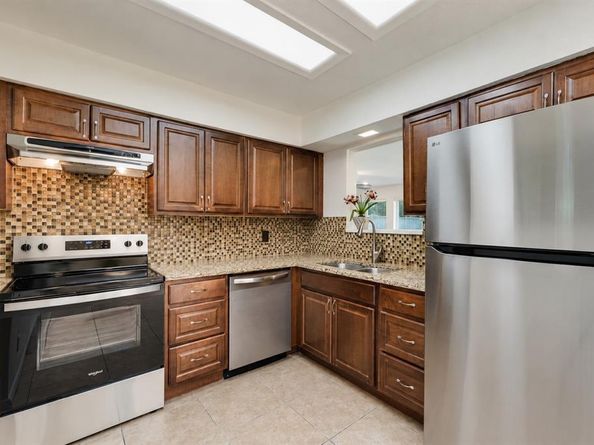 8955  Boundbrook Avenue , Dallas Texas 75243